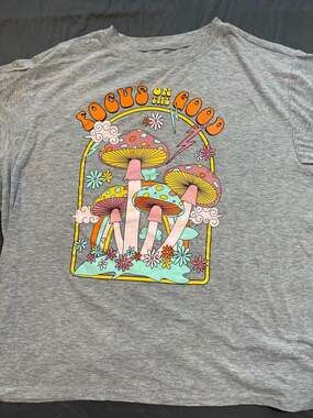 Modern Lux Focus on the Good Mushroom Graphic T-Shirt Gray XL